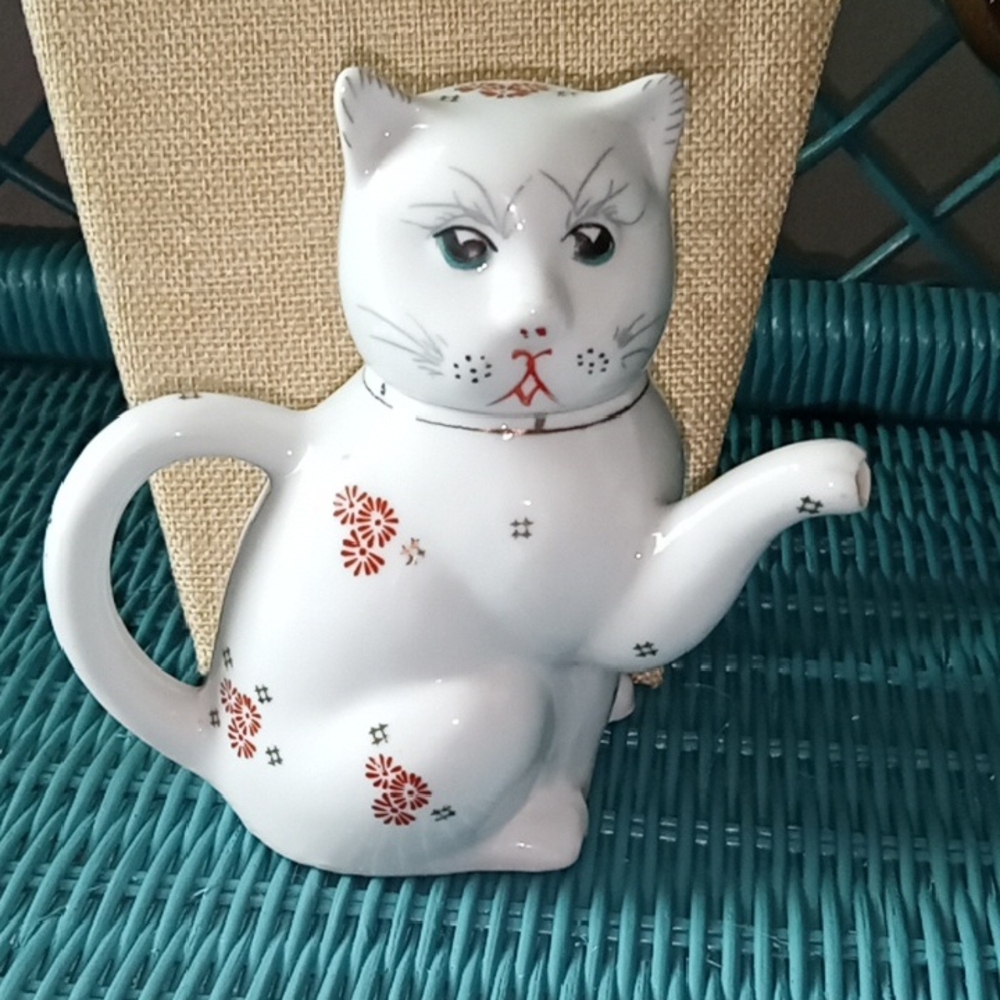 Vintage Ceramic Cat Teapot